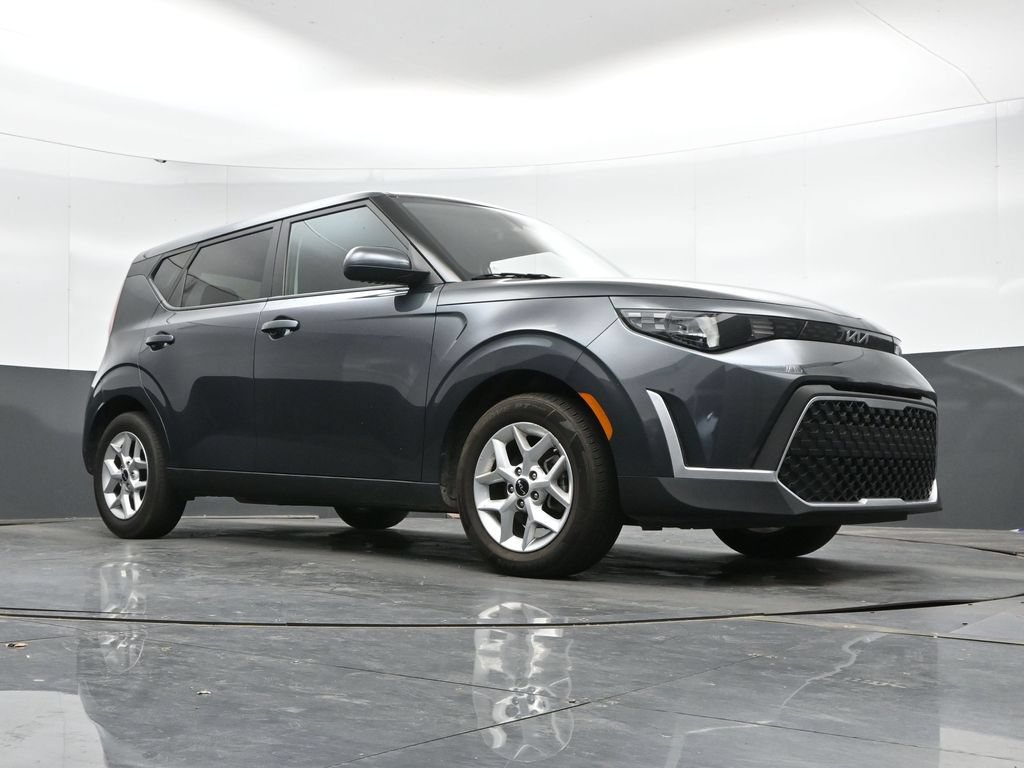 Used 2025 Kia Soul LX w/ LX Technology Package FWD image 40