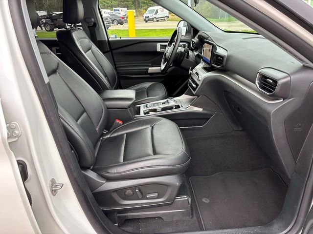 Used 2020 Ford Explorer XLT w/ Equipment Group 202A AWD/4WD image 20
