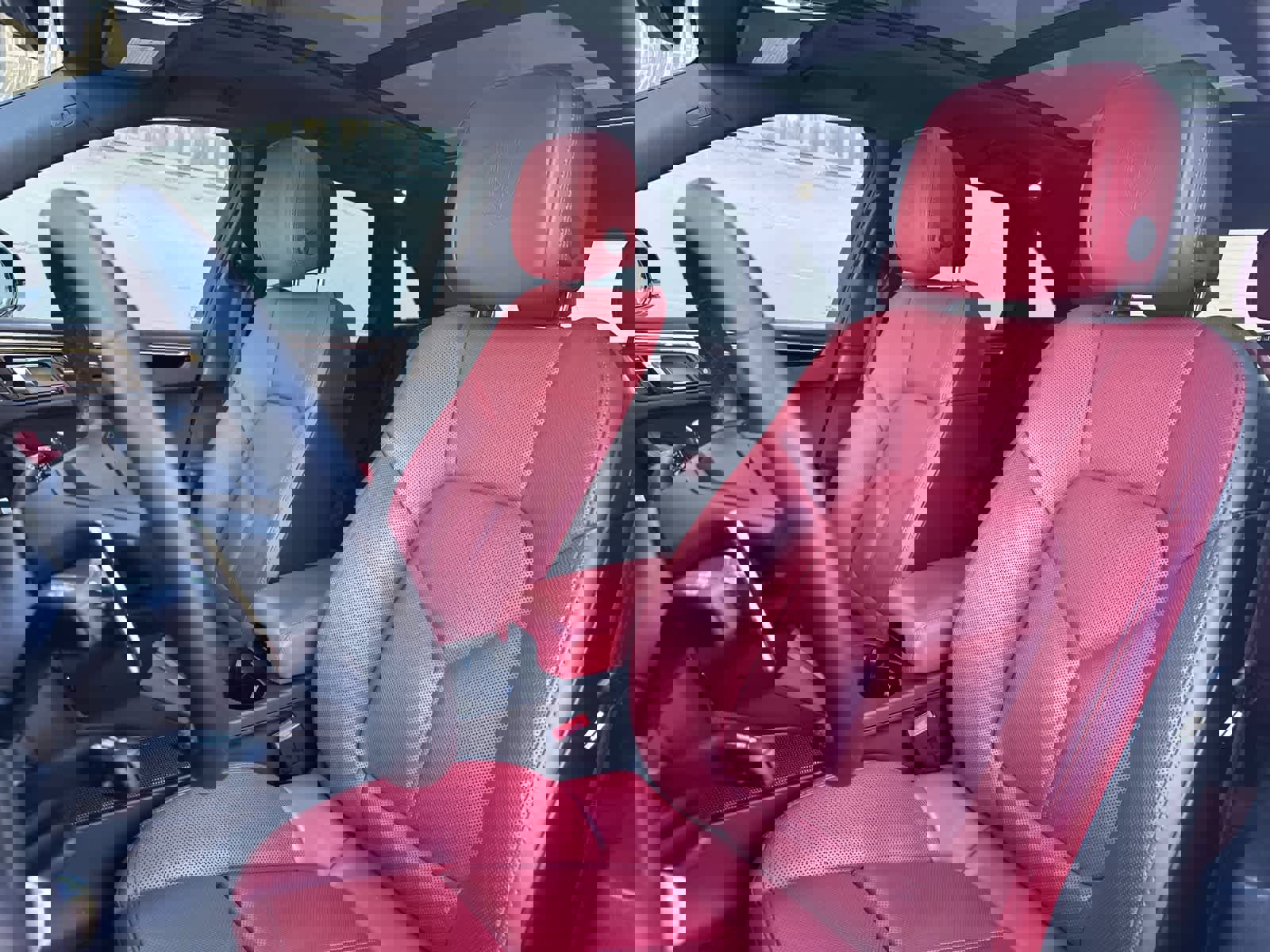 Used 2025 Porsche Macan image 5