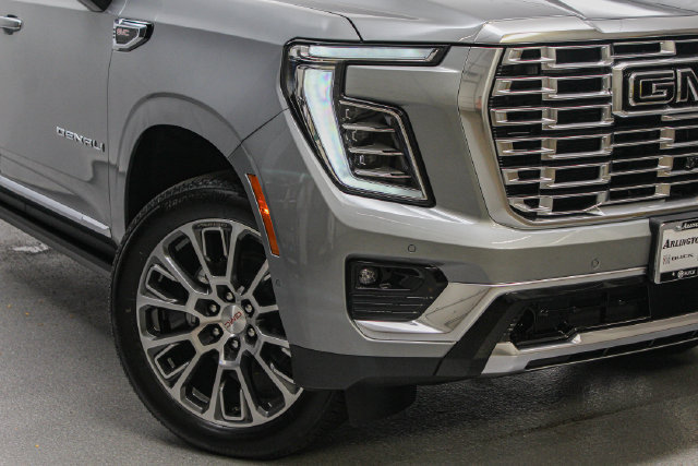 New 2026 GMC Yukon Denali w/ Denali Reserve Package AWD/4WD image 3
