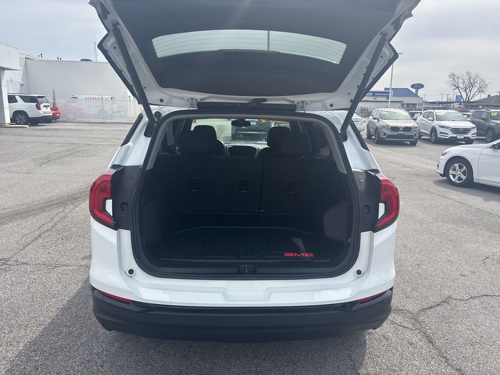 Used 2024 GMC Terrain SLE w/ Driver Convenience Package image 28