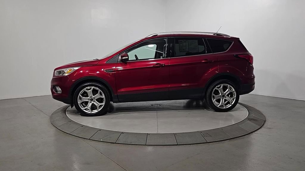 Used 2019 Ford Escape Titanium image 2