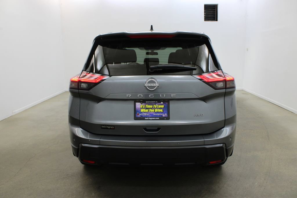 Used 2024 Nissan Rogue S image 4