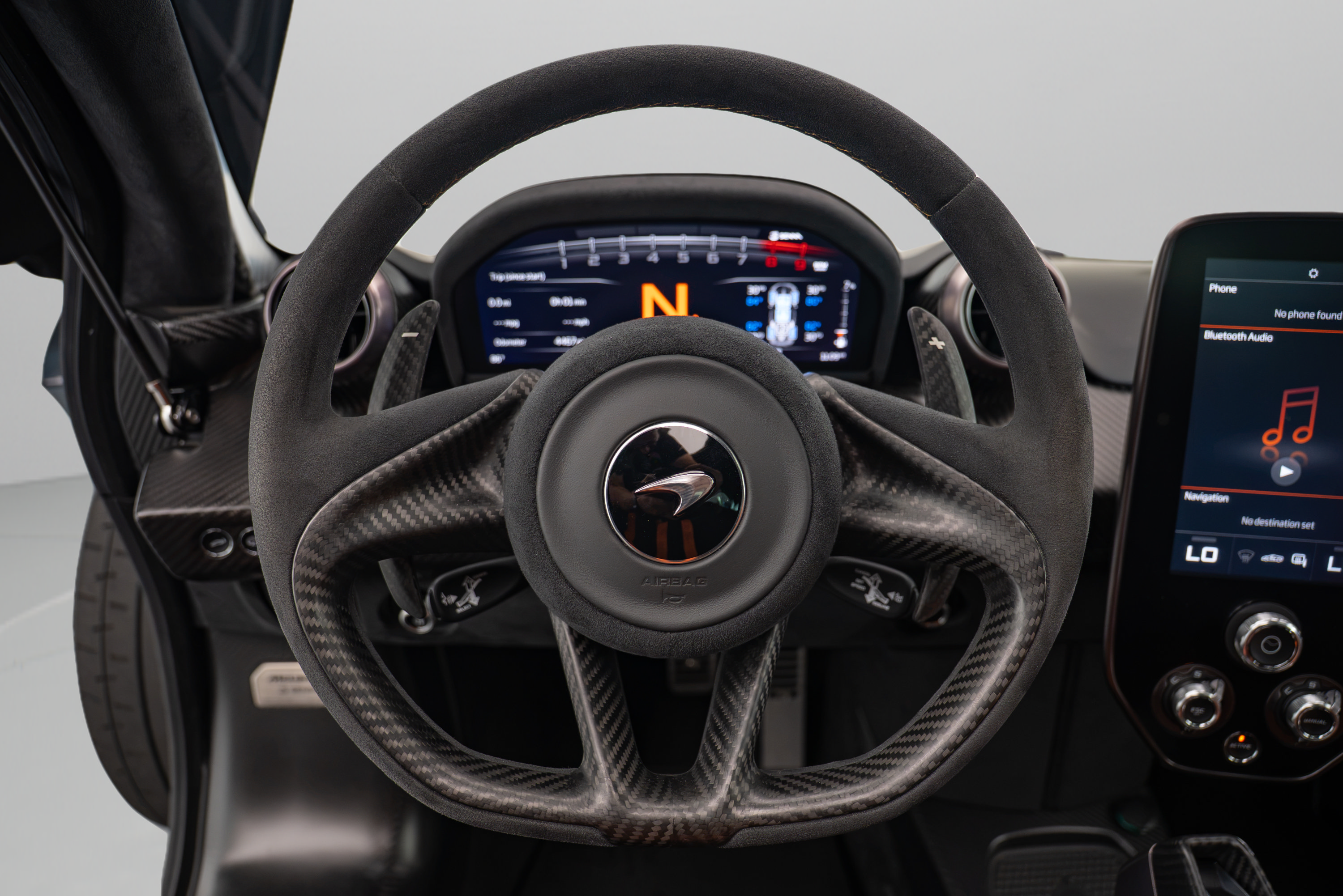 Used 2019 McLaren Senna RWD image 17