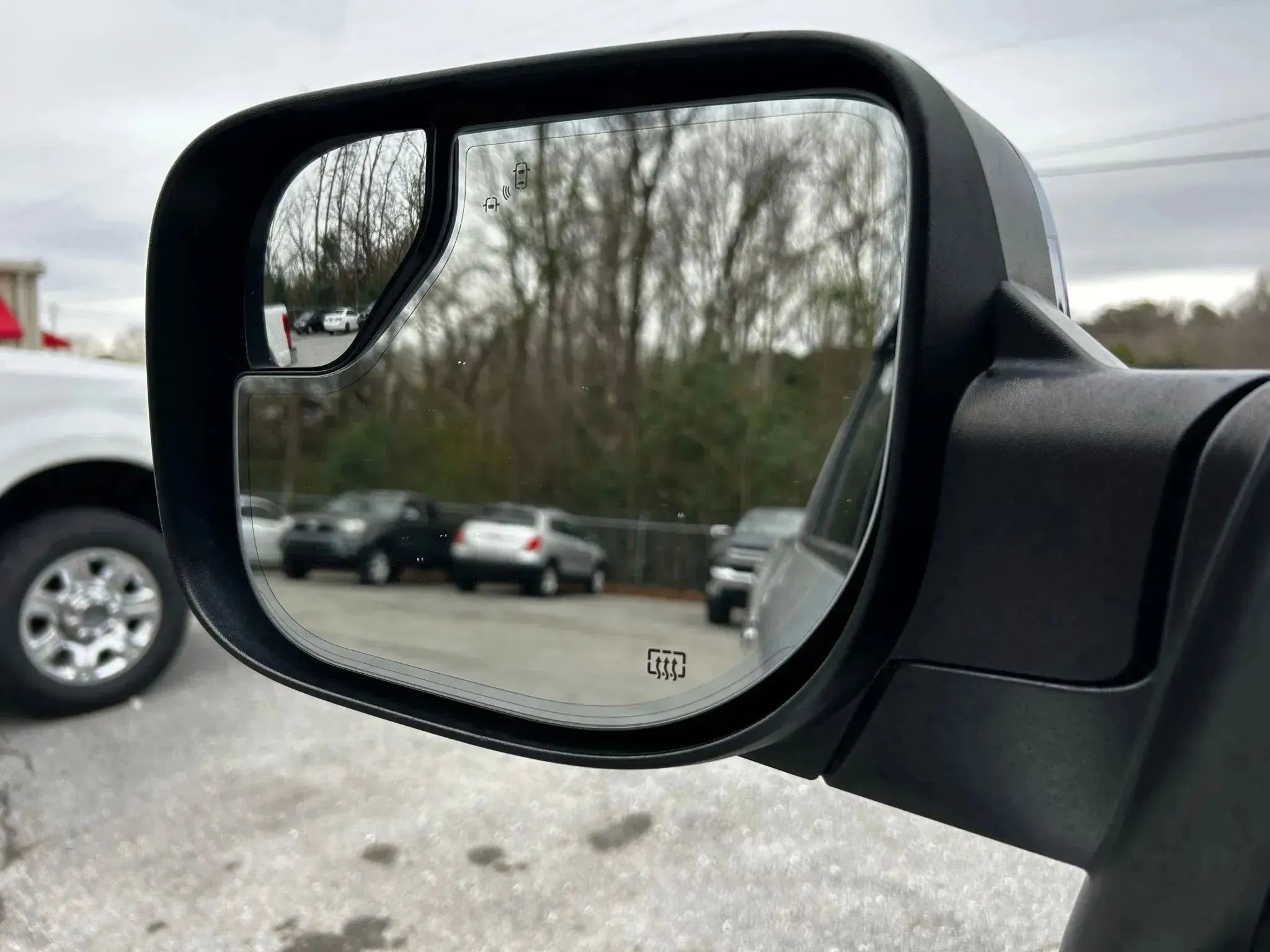 Used 2017 Nissan Titan SL image 30