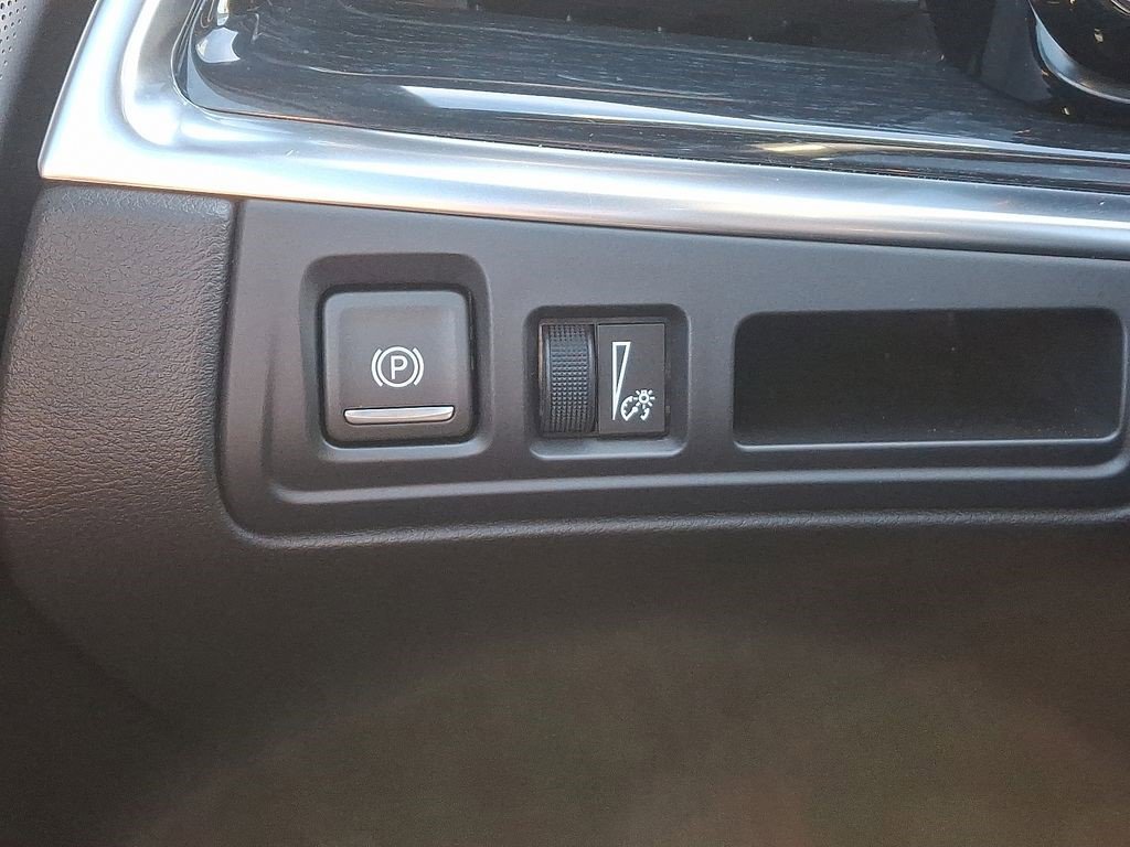 Certified 2024 Cadillac XT5 Premium Luxury w/ LPO, Floor Liner Package image 26