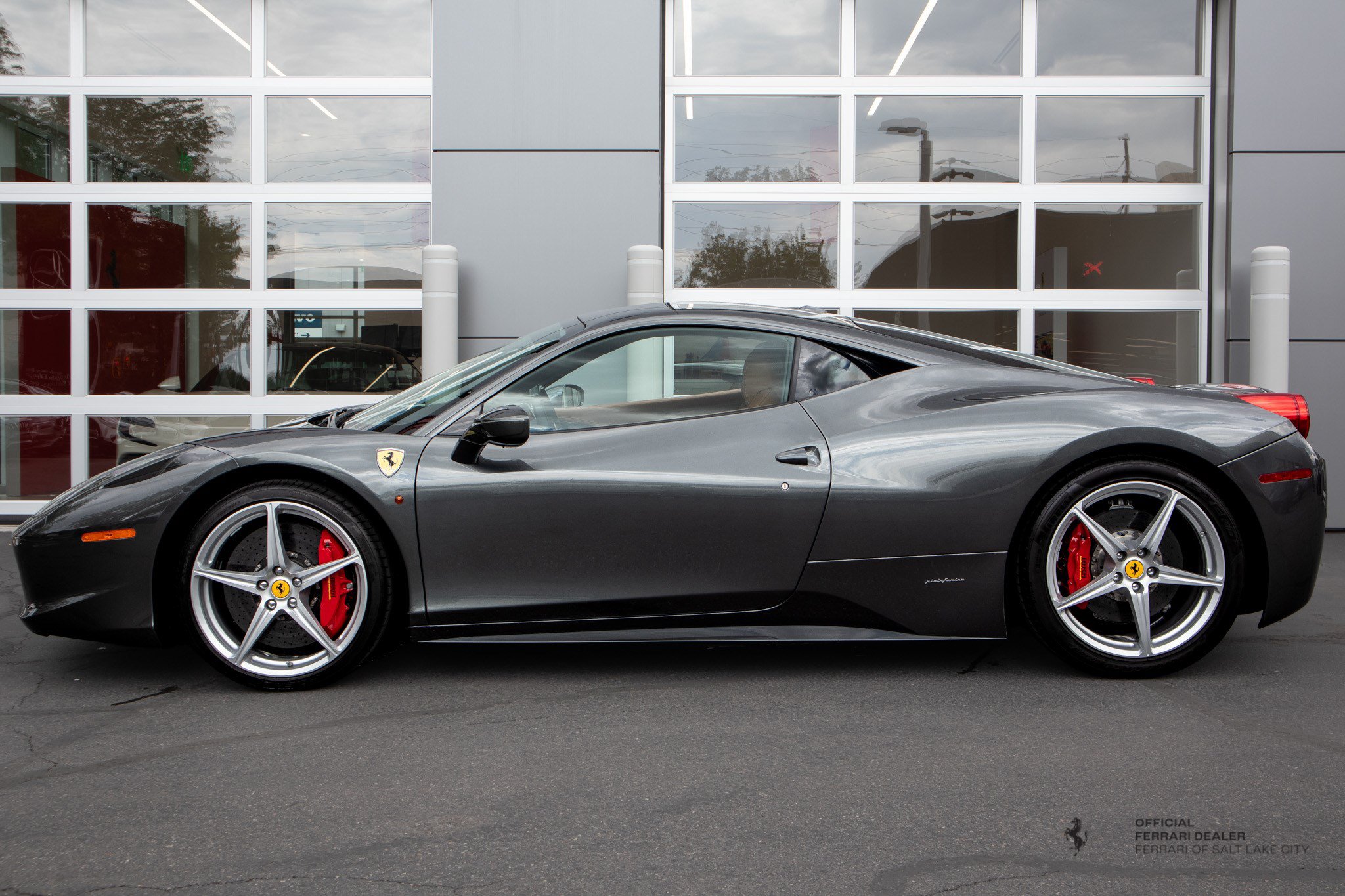 Used 2010 Ferrari 458 Italia Coupe RWD image 2