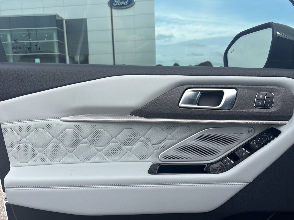 New 2025 Ford Explorer Platinum w/ Ultimate Package image 11