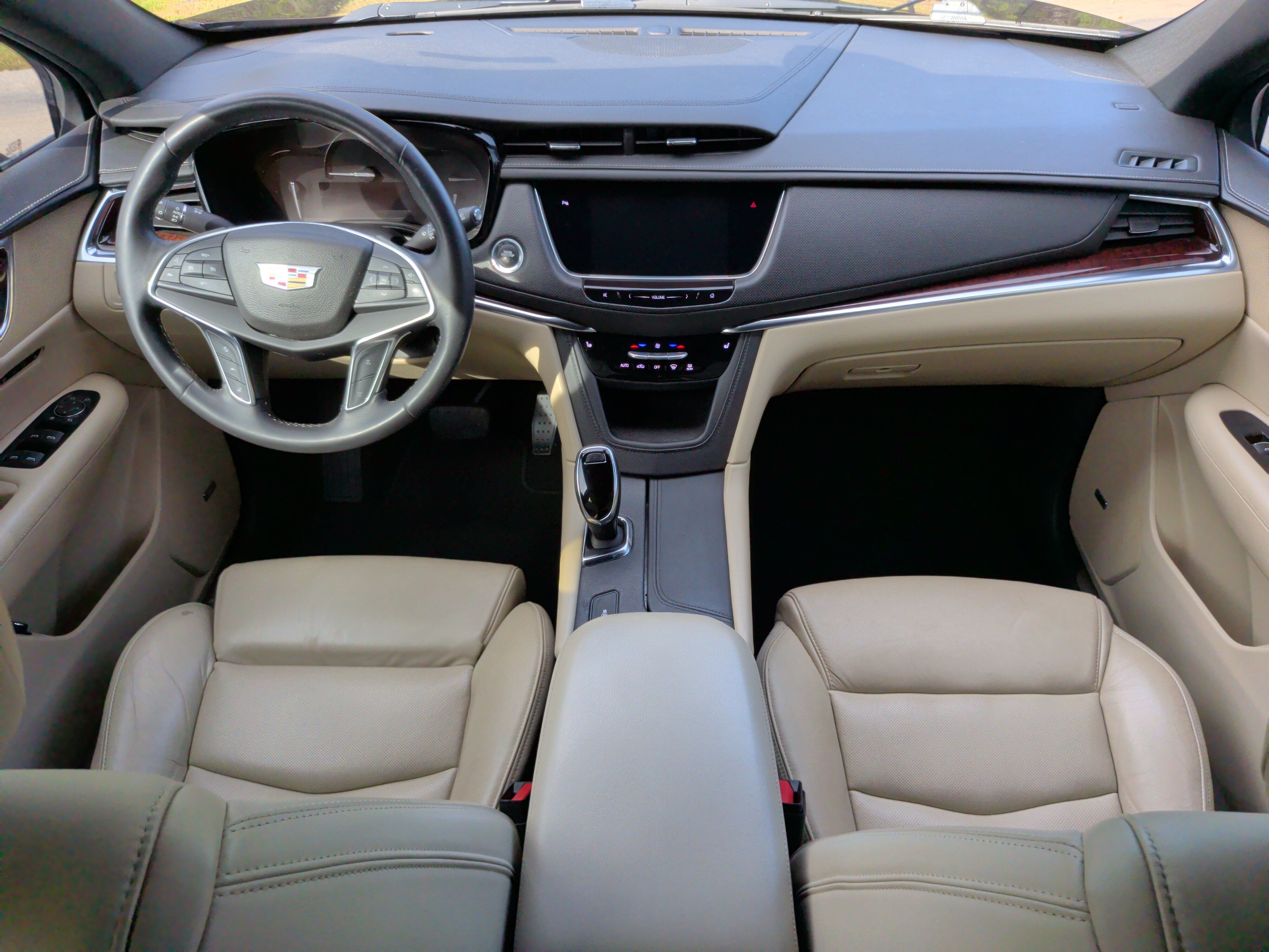 Used 2017 Cadillac XT5 Luxury w/ Driver Awareness Package FWD image 33