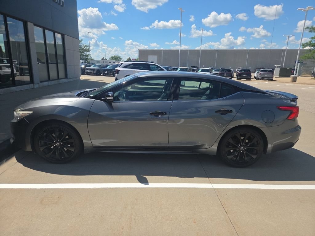 Used 2017 Nissan Maxima SR w/ Midnight Edition FWD image 4