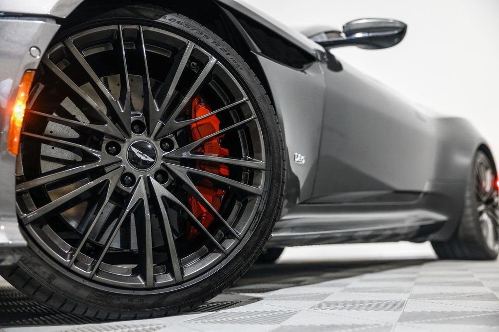 Used 2021 Aston Martin DBS Superleggera Volante image 13