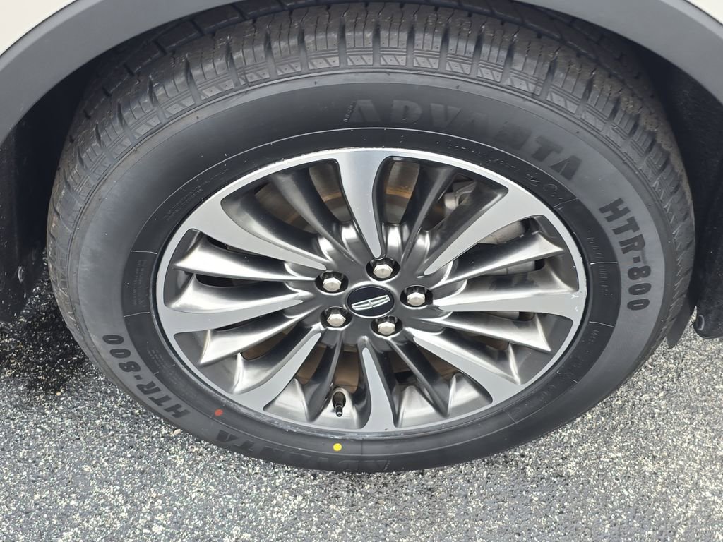 Used 2022 Lincoln Nautilus FWD w/ Premium Package image 7