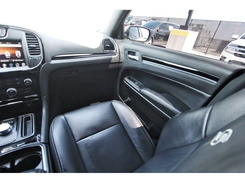 Used 2022 Chrysler 300 S w/ Comfort Group RWD image 10