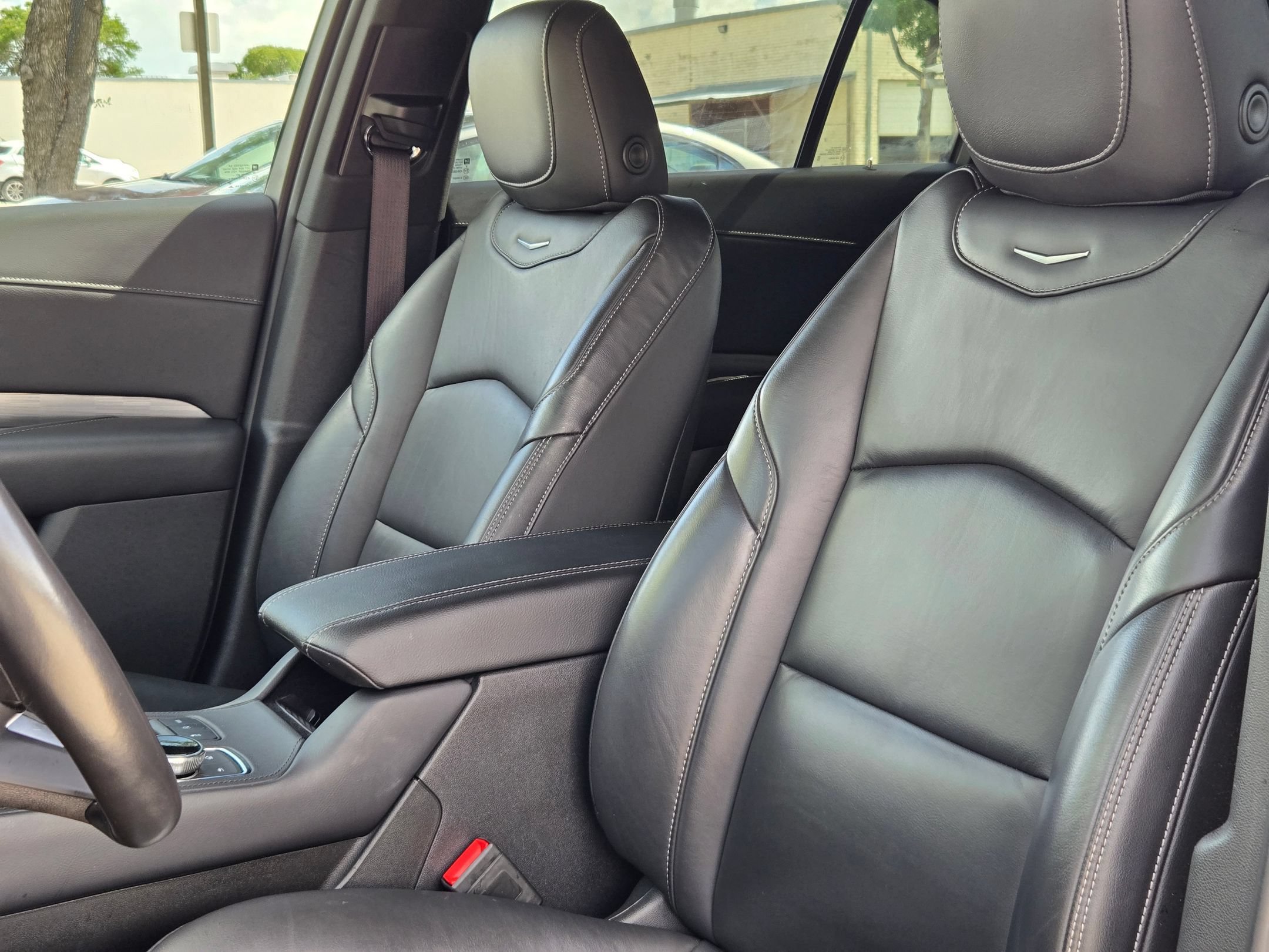 Used 2024 Cadillac XT4 Premium Luxury FWD image 14
