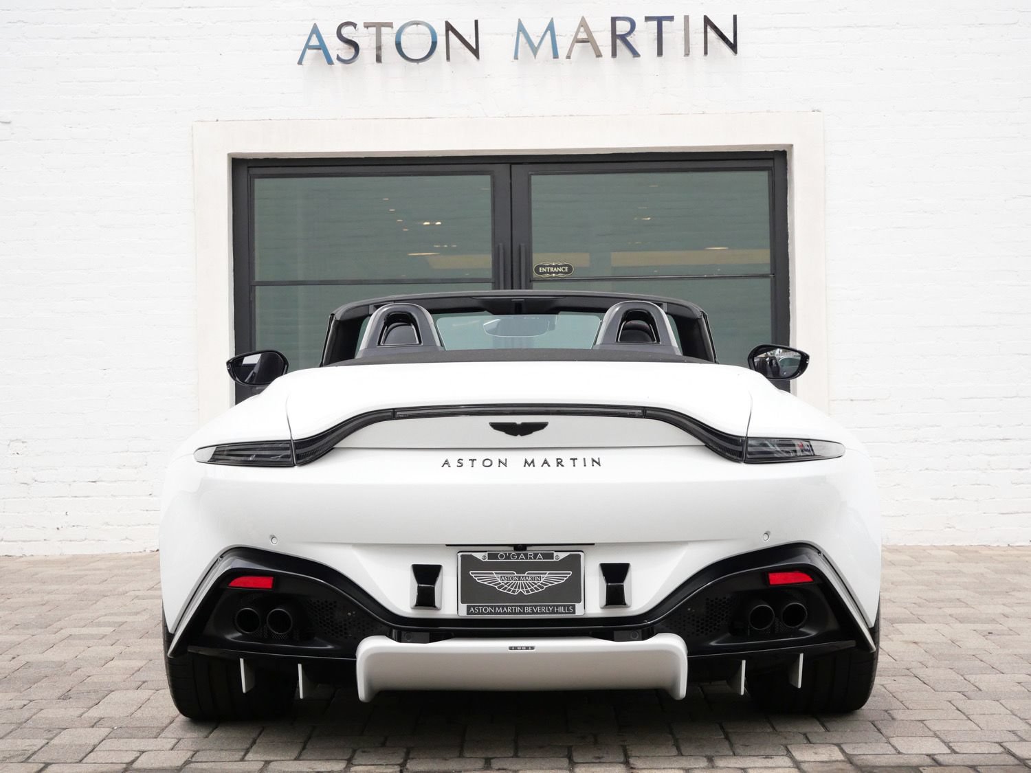 Used 2023 Aston Martin V8 Vantage Roadster RWD image 18