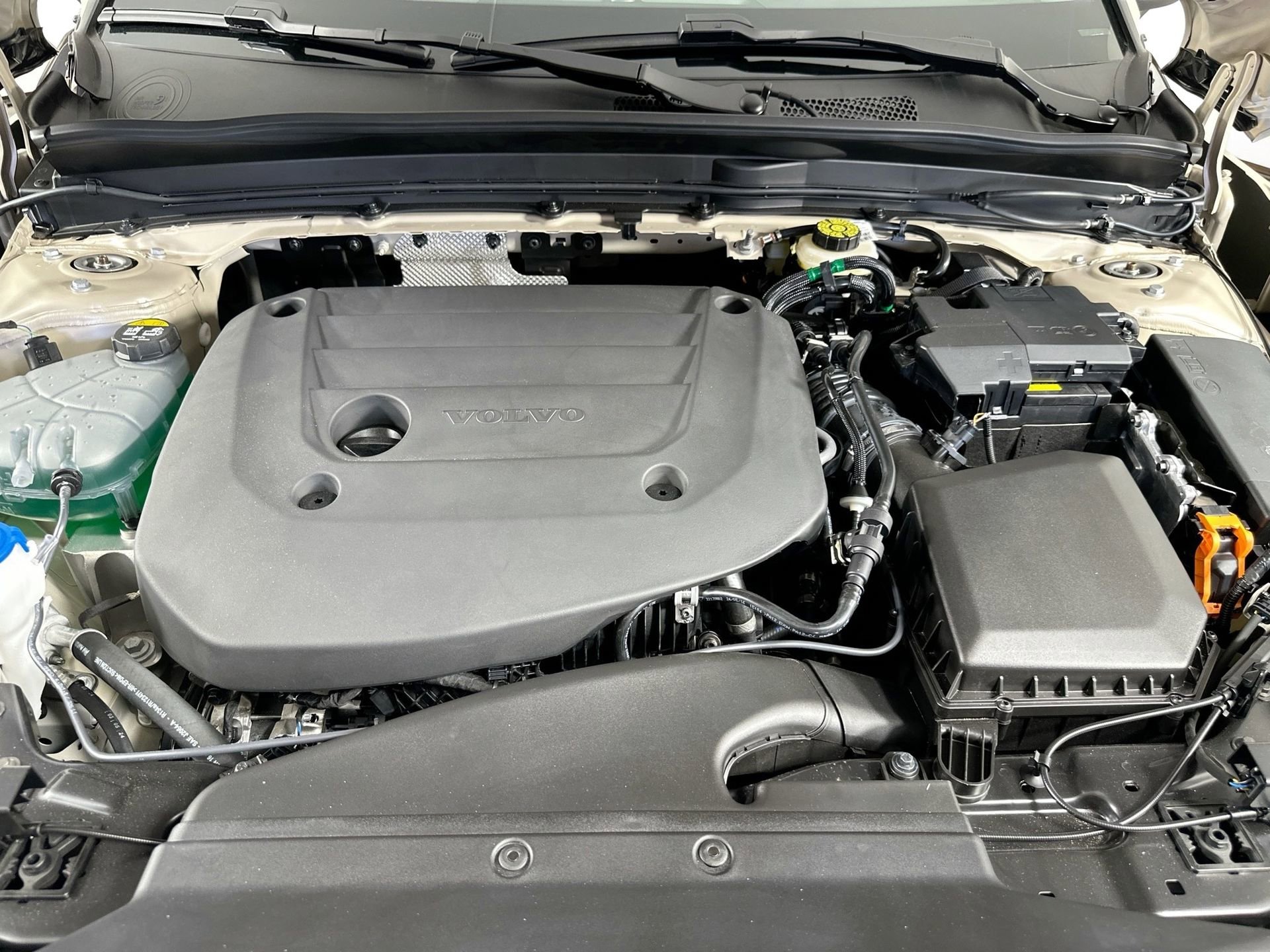 New 2025 Volvo XC40 B5 Ultra w/ Protection Package Premier image 23