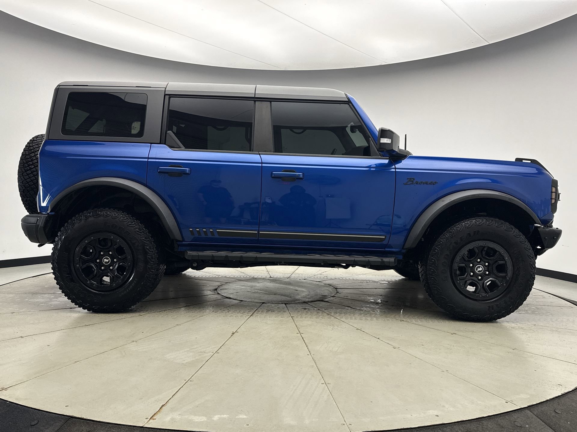 Used 2021 Ford Bronco First Edition AWD/4WD image 6