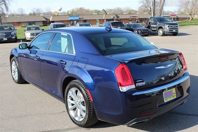 Used 2017 Chrysler 300 Limited AWD/4WD image 34