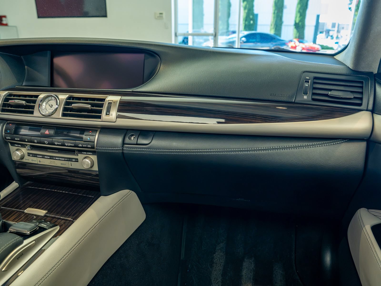Used 2016 Lexus LS 460 w/ Comfort Package RWD image 20