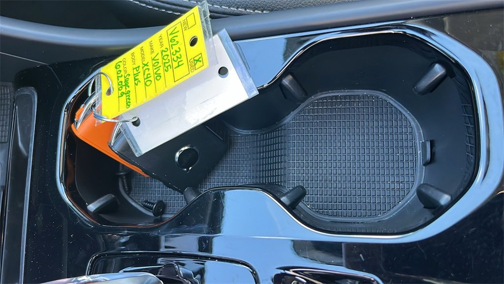 Certified 2025 Volvo XC40 B5 Plus image 26