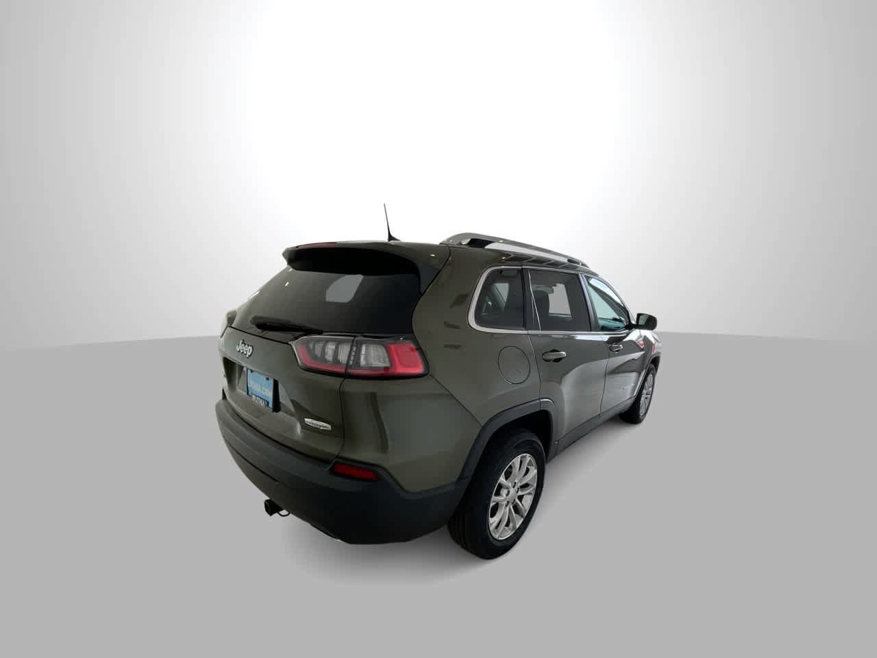 Used 2019 Jeep Cherokee Latitude w/ Cold Weather Group AWD/4WD image 8