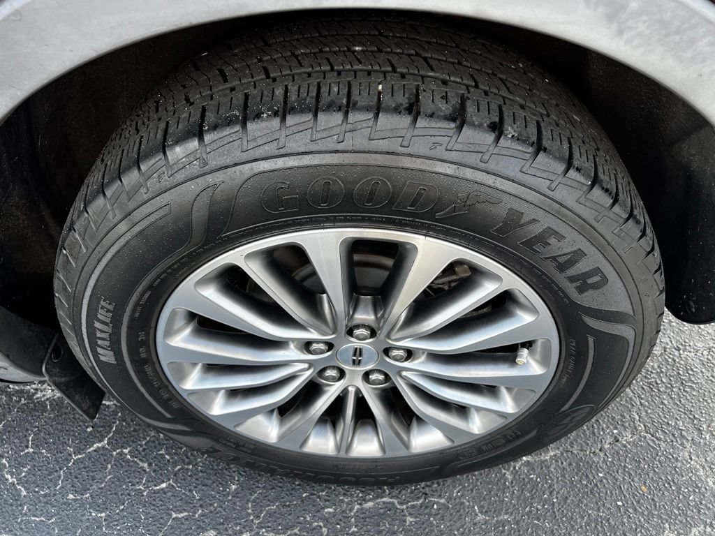 Used 2017 Lincoln MKX Select w/ Select Plus Package FWD image 14