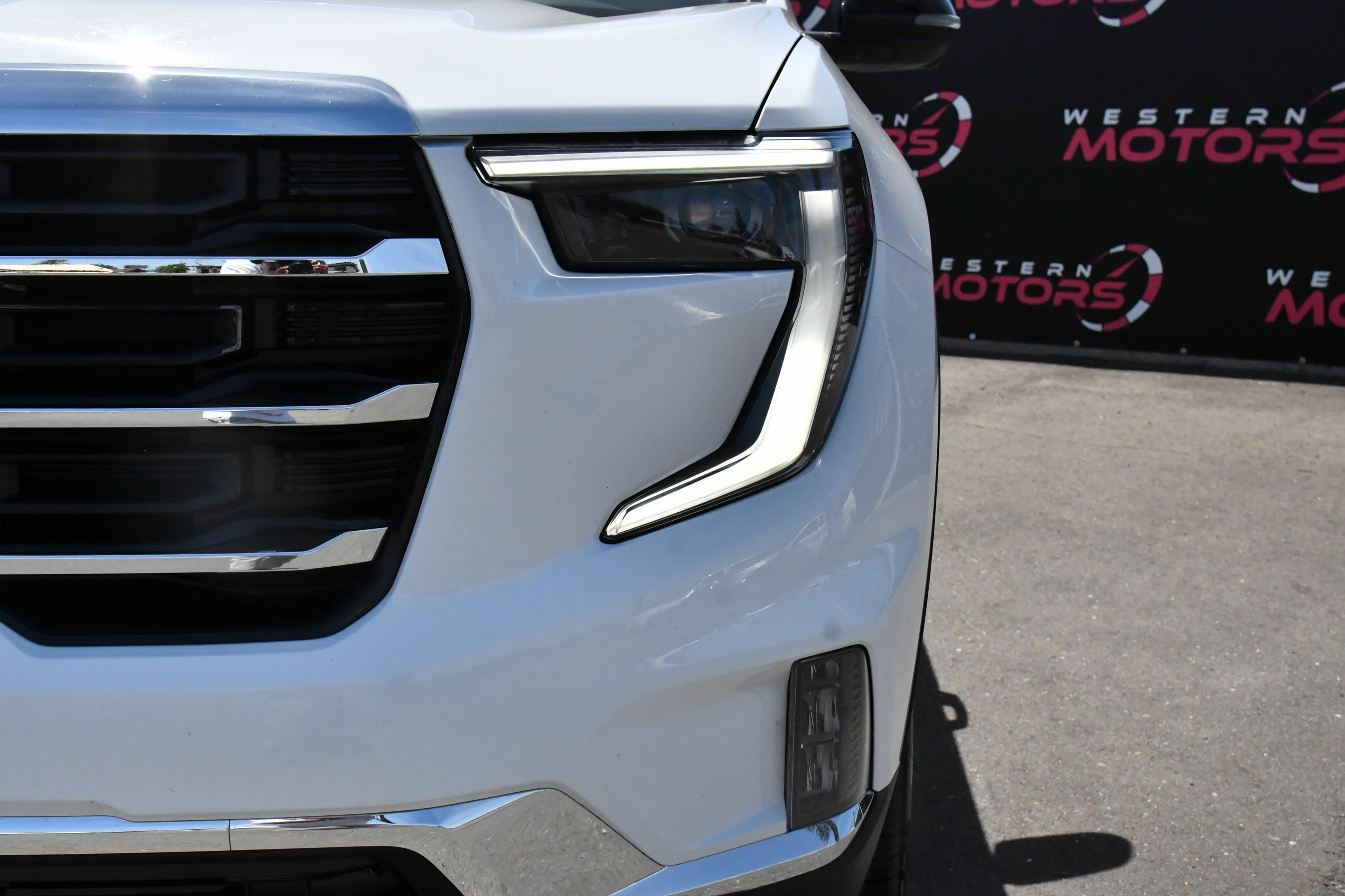Used 2024 GMC Acadia Elevation FWD image 11