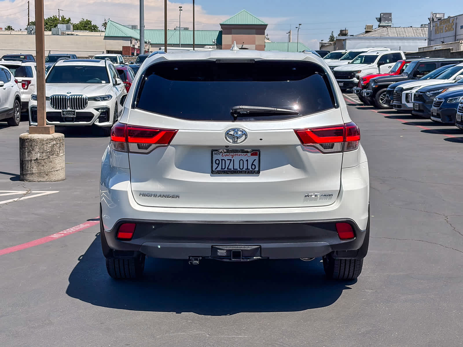 Used 2017 Toyota Highlander XLE AWD/4WD image 3