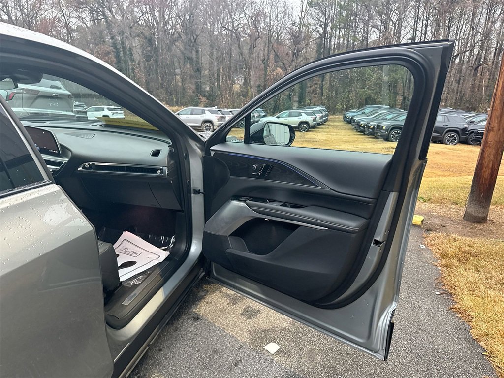 Used 2024 Cadillac Lyriq Luxury image 31