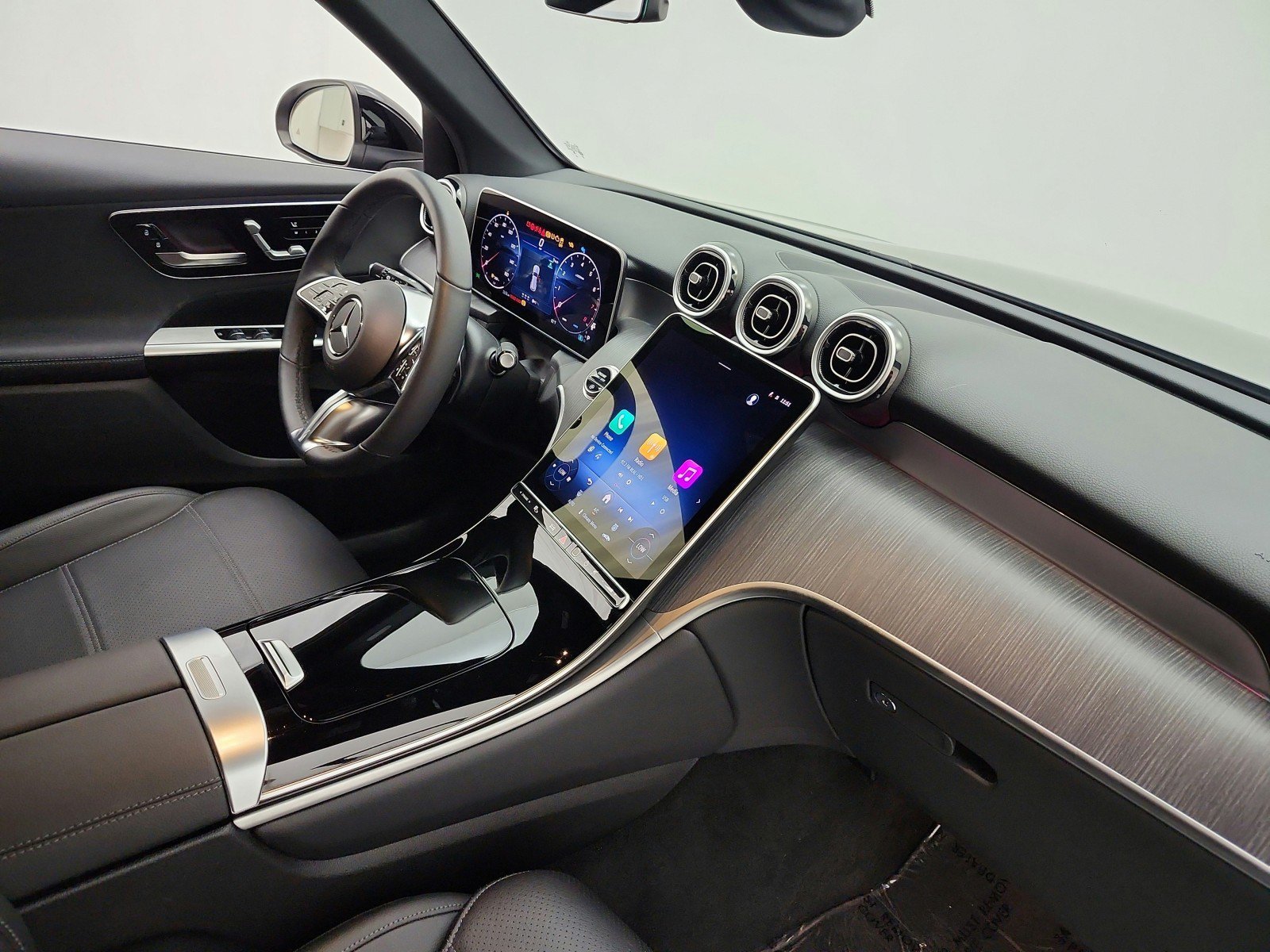Certified 2026 Mercedes-Benz GLC 300 image 18