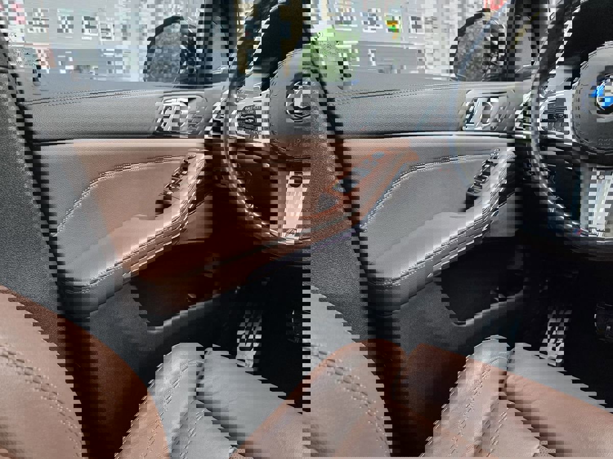 Used 2020 BMW X5 M50i w/ Premium Package image 25