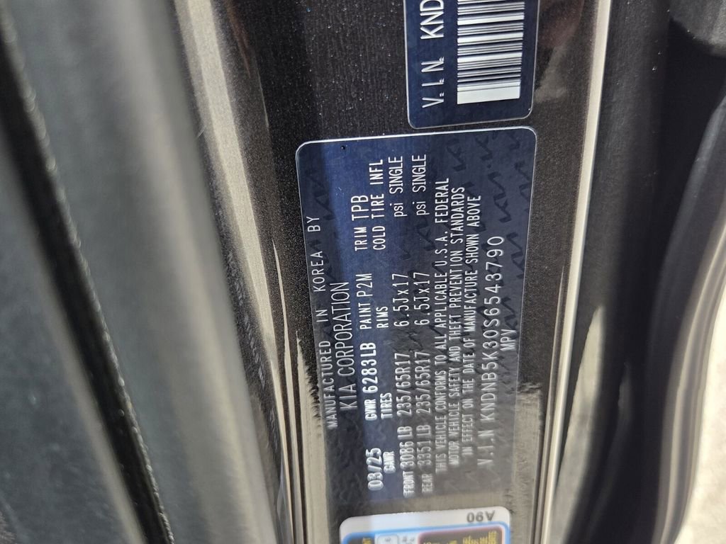 Used 2025 Kia Carnival FWD image 19
