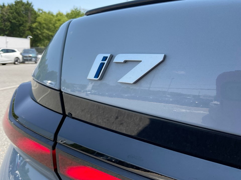 Certified 2024 BMW i7 eDrive50 w/ M Sport Package RWD image 14