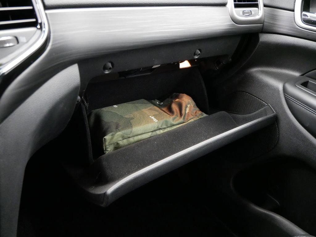 Certified 2022 Jeep Grand Cherokee Laredo X image 40