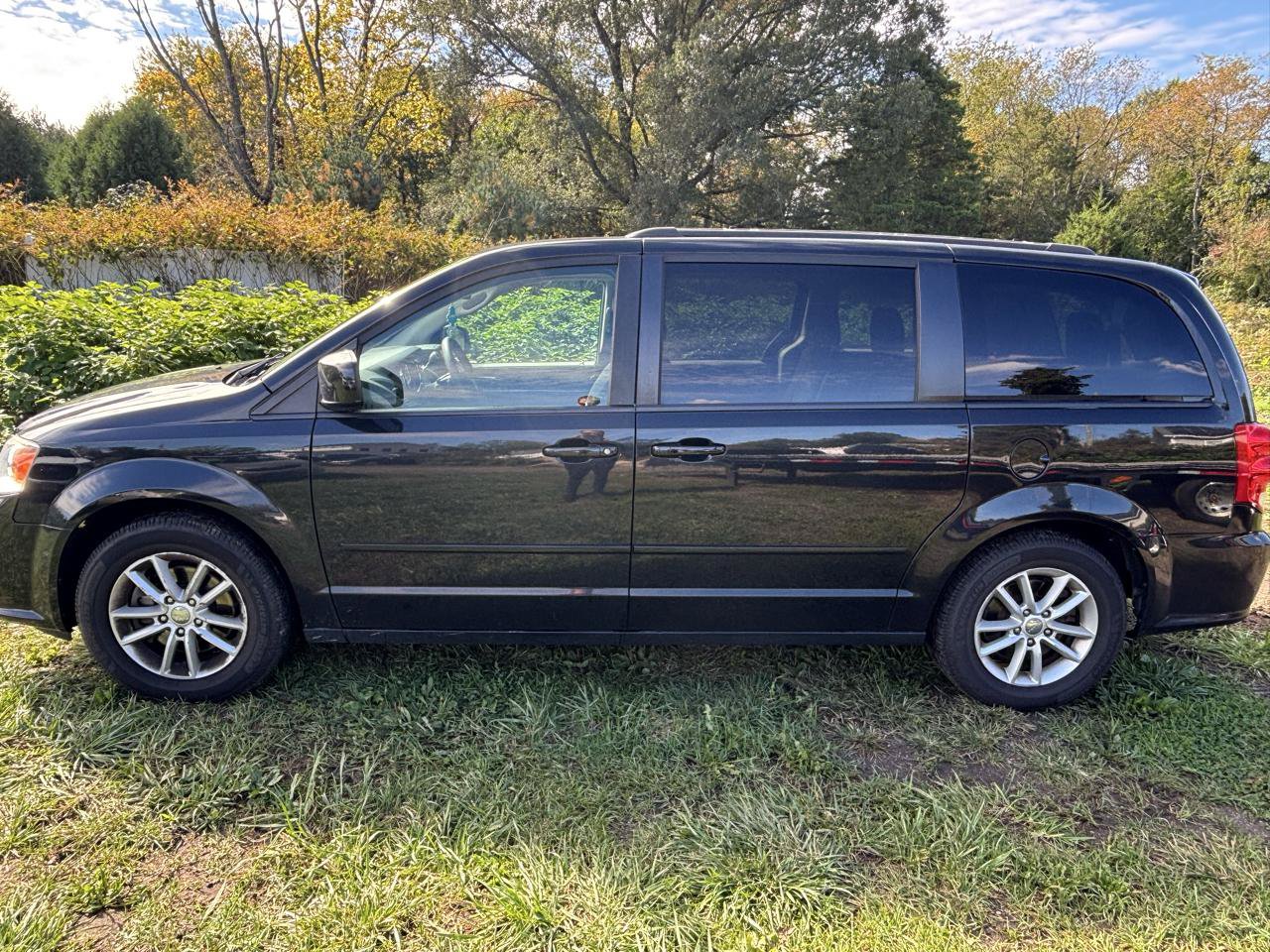 Used 2014 Dodge Grand Caravan SXT FWD image 8