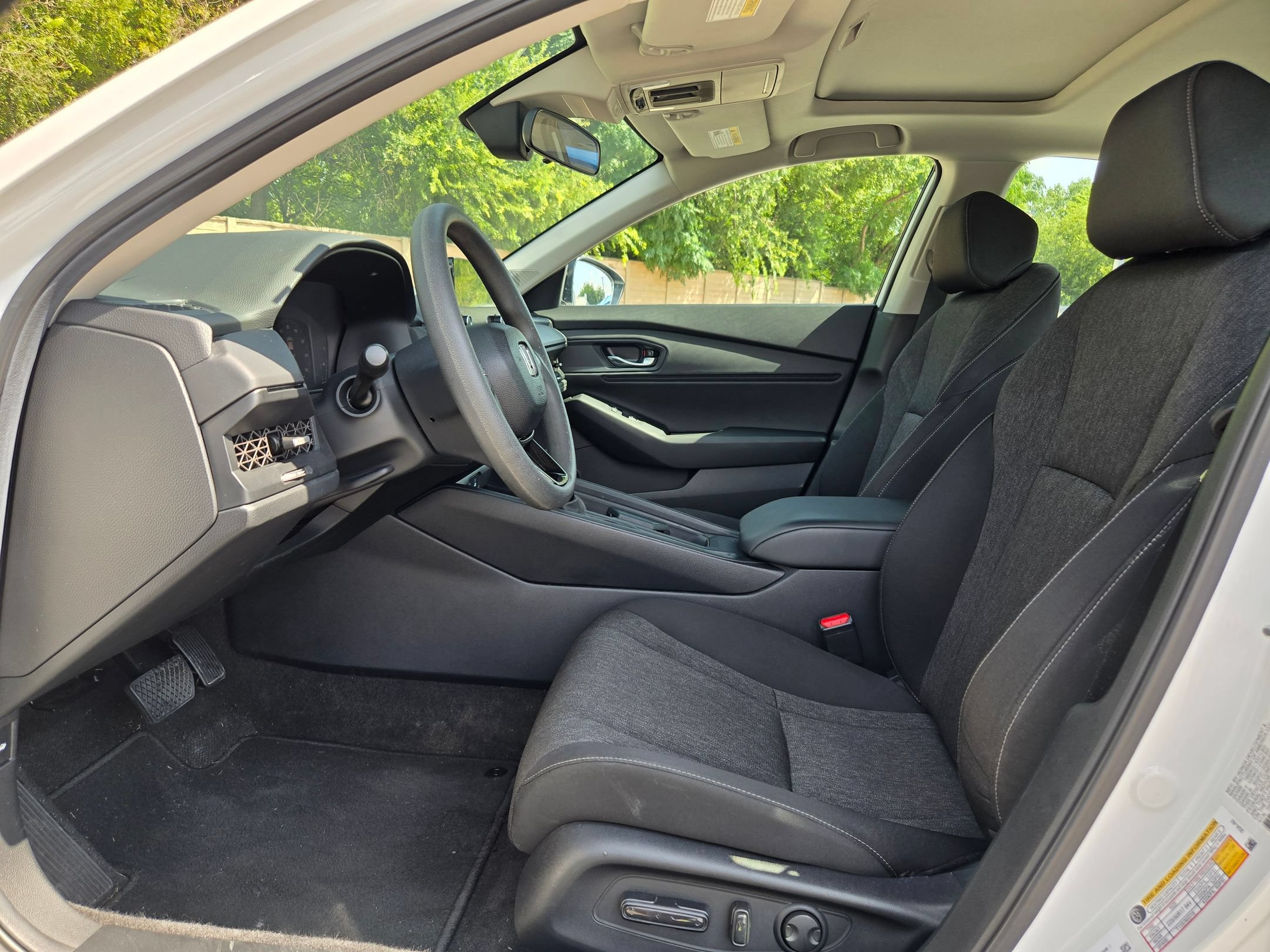 Certified 2025 Honda Accord SE image 9