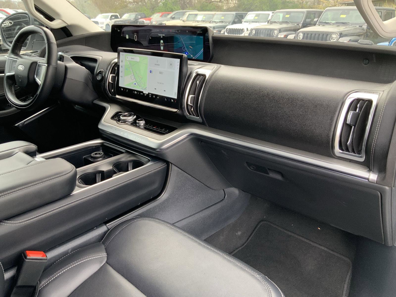 Used 2025 Ford Expedition Platinum image 72