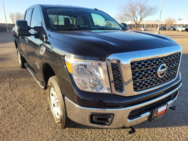 Used 2017 Nissan Titan SV image 4