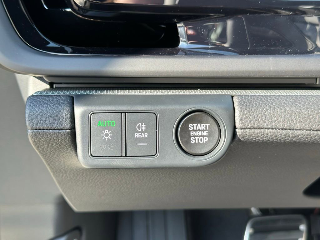 Used 2026 Porsche Panamera image 32