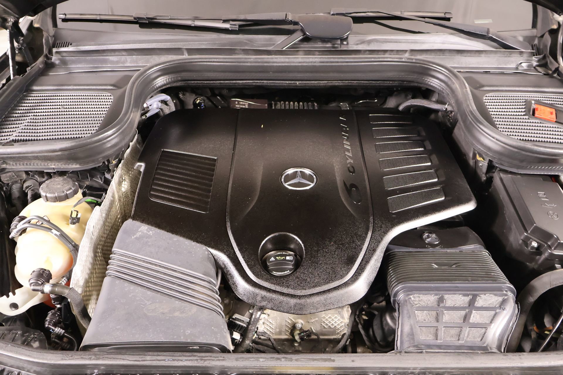 Used 2021 Mercedes-Benz GLS 450 4MATIC image 21