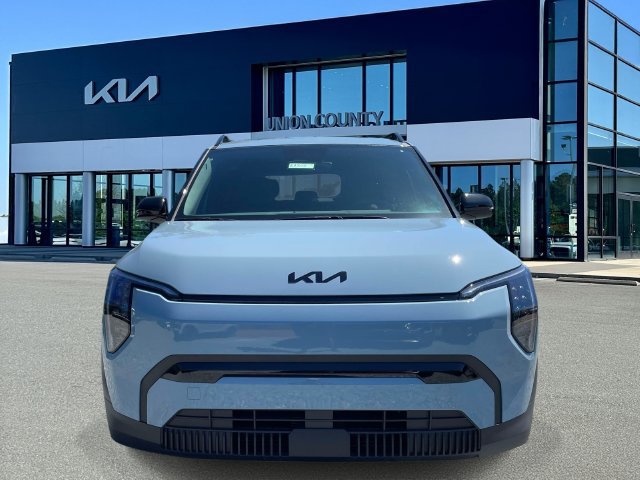 New 2027 Kia EV3 Wind FWD image 2