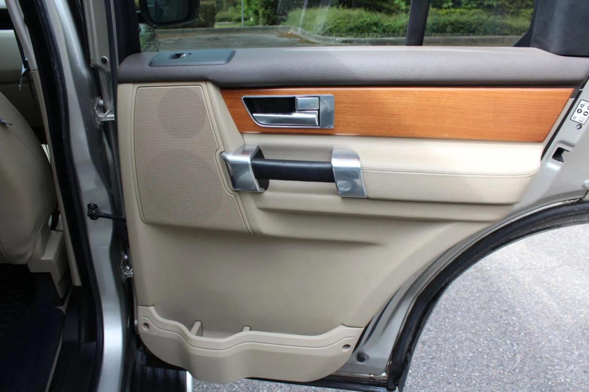 Used 2016 Land Rover LR4 HSE AWD/4WD image 30