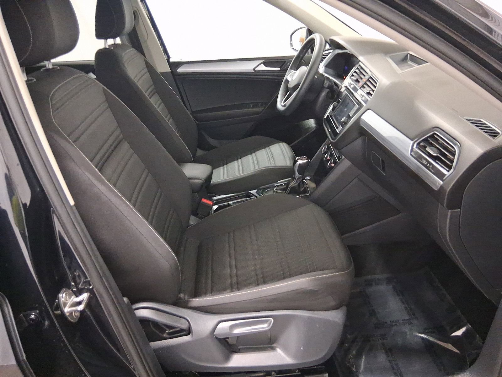 Used 2023 Volkswagen Tiguan S FWD image 17