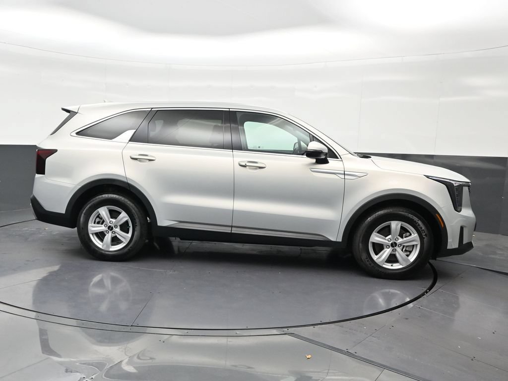 Used 2026 Kia Sorento LX FWD image 7