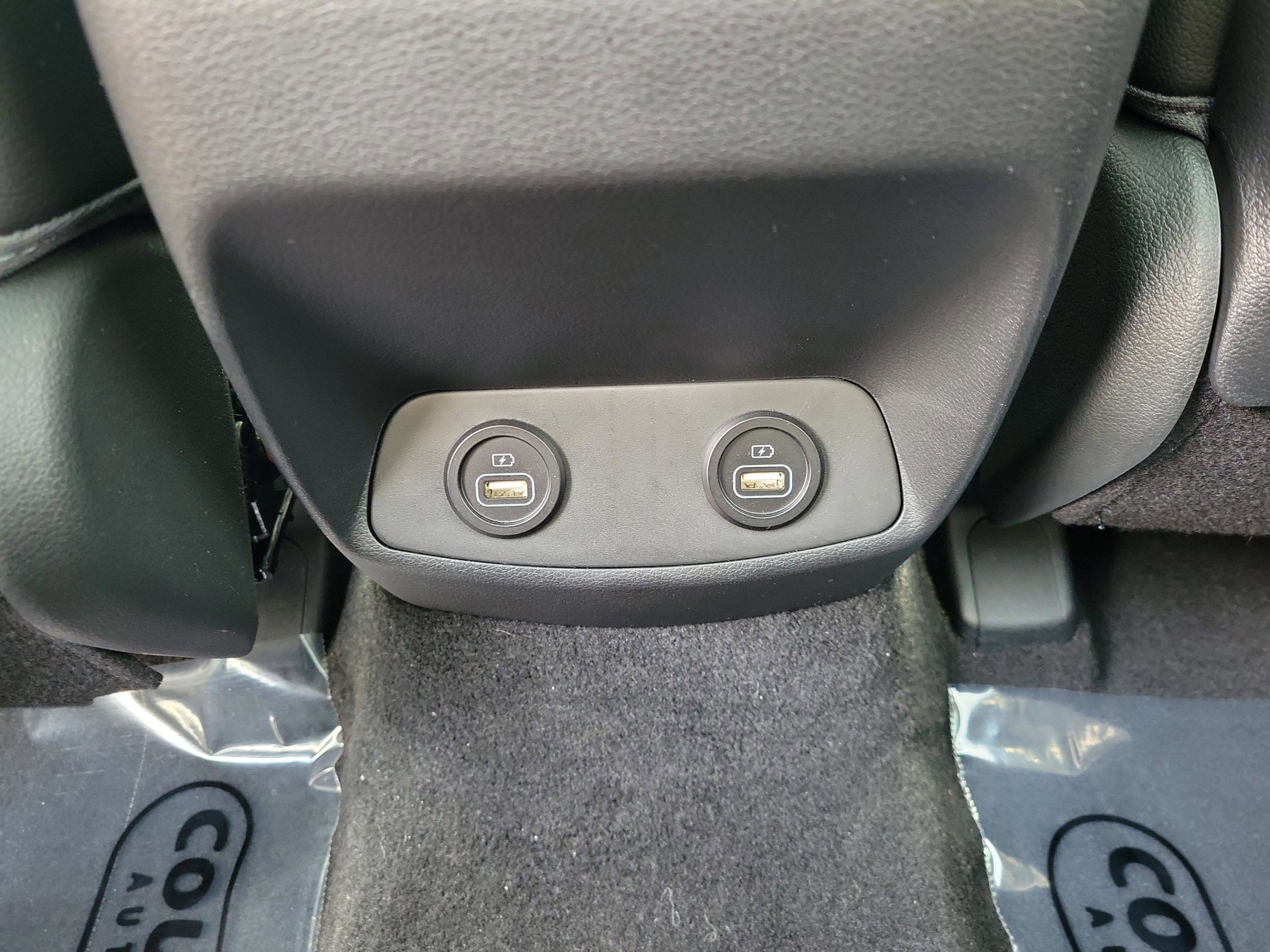 Used 2023 Hyundai Santa Fe SEL w/ Premium Package image 13