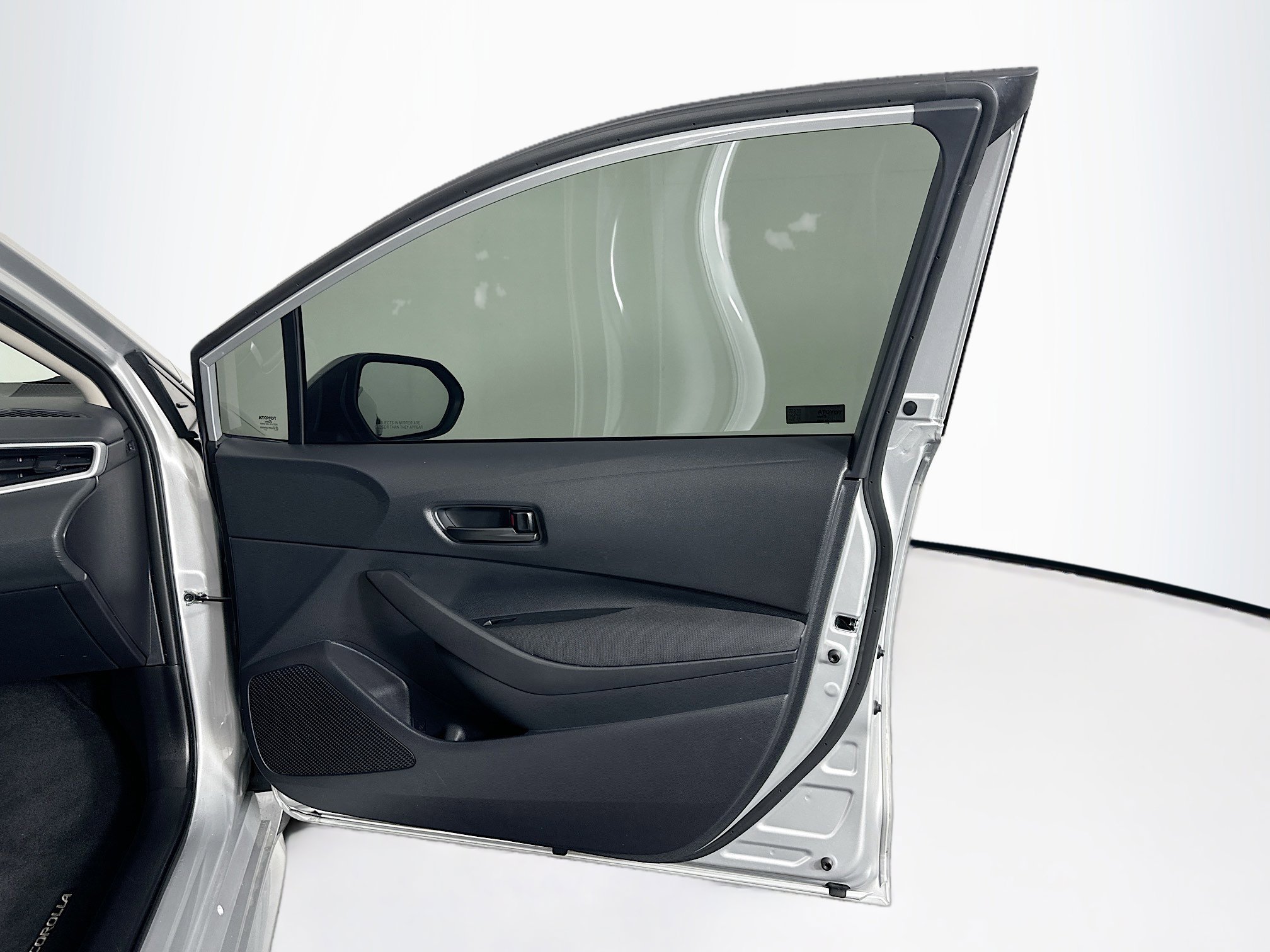 Used 2025 Toyota Corolla LE image 30