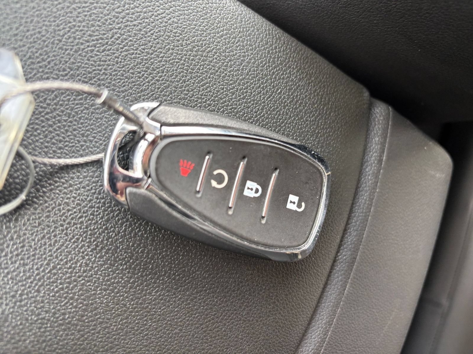Used 2025 Chevrolet Trax LT FWD image 19
