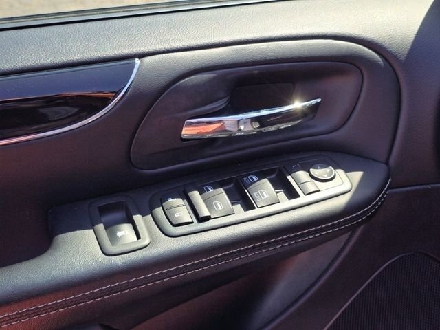Used 2014 Dodge Grand Caravan SE image 33