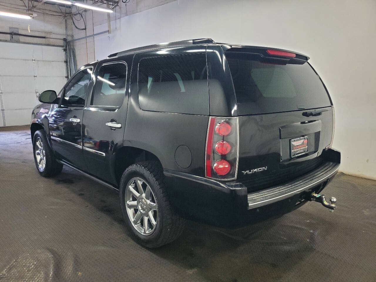 Used 2014 GMC Yukon Denali AWD/4WD image 5