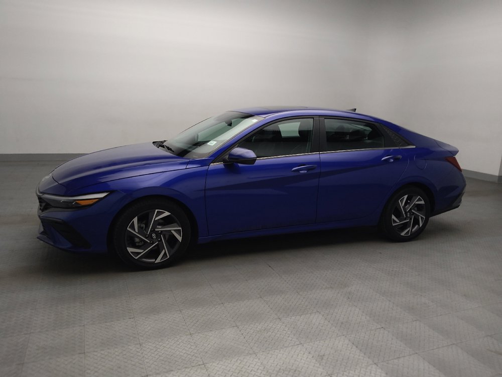 Used 2025 Hyundai Elantra Limited FWD image 2